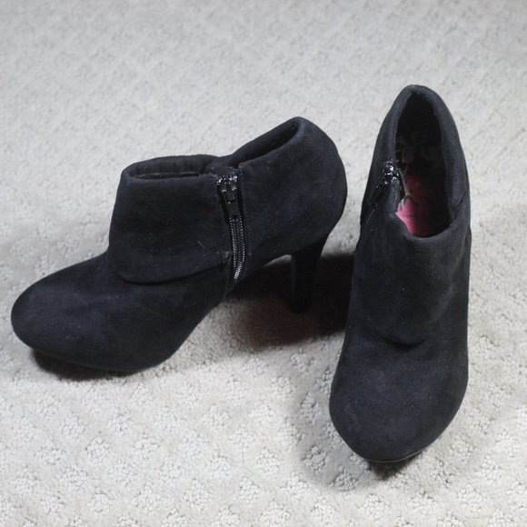 K9 by Rocket Dog Size 6.5 Black Suede Ankle Boot 3.5" Heels - Picture 1 of 6
